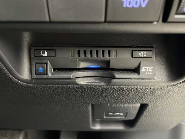 トヨタ アクア X 秋田県 2022(令4)年 3.4万km プラチナホワイトパールマイカ 4WD/純正ナビ/（FM/AM/Bluetooth/Miracast）/バックカメラ/衝突軽減装置/横滑り防止装置/レーンキープアシスト/レーダークルーズコントロール/コーナーセンサー/ビルトインETC/前方ドライブレコーダー/ステアリングリモコン/ドアミラーヒーター/LEDヘッドライト/オートライト/オートハイビーム/ヘッドライトレベライザー/電動格納ミラー/プッシュスタート/スマートキー/スペアキー/純正フロアマット