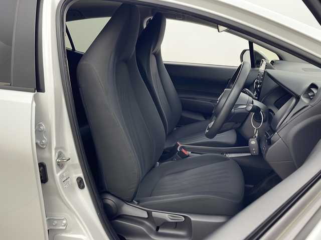 トヨタ アクア X 秋田県 2022(令4)年 3.4万km プラチナホワイトパールマイカ 4WD/純正ナビ/（FM/AM/Bluetooth/Miracast）/バックカメラ/衝突軽減装置/横滑り防止装置/レーンキープアシスト/レーダークルーズコントロール/コーナーセンサー/ビルトインETC/前方ドライブレコーダー/ステアリングリモコン/ドアミラーヒーター/LEDヘッドライト/オートライト/オートハイビーム/ヘッドライトレベライザー/電動格納ミラー/プッシュスタート/スマートキー/スペアキー/純正フロアマット