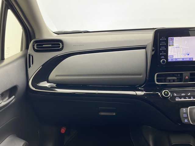 トヨタ アクア X 秋田県 2022(令4)年 3.4万km プラチナホワイトパールマイカ 4WD/純正ナビ/（FM/AM/Bluetooth/Miracast）/バックカメラ/衝突軽減装置/横滑り防止装置/レーンキープアシスト/レーダークルーズコントロール/コーナーセンサー/ビルトインETC/前方ドライブレコーダー/ステアリングリモコン/ドアミラーヒーター/LEDヘッドライト/オートライト/オートハイビーム/ヘッドライトレベライザー/電動格納ミラー/プッシュスタート/スマートキー/スペアキー/純正フロアマット