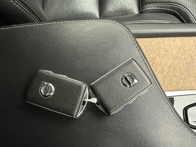 ボルボ ＸＣ９０ T6 AWD インスクリプション 兵庫県 2019(令1)年 8.5万km オニキスブラックP 純正HDDナビ/（CD、DVD、フルセグTV、BT）/Apple Car Play/Andoroid Auto/アラウンドビューモニター/バックカメラ/前方ドライブレコーダー/パワーバックドア/前後コーナーセンサー/オートハイビーム/純正フロアマット/ETC/レザーシート/パワーシート/シートヒーター/シートベンチレーション/ステアリングヒーター/スマートキー×2本/アイドリングストップ/4WD/自動駐車/コーナリングライト/ブラインドスポットモニター/LKA/CTA/PCS/harman/kardon/追従式クルーズコントロール/ルーフレール/純正20インチアルミホイール