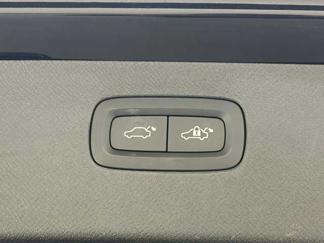 ボルボ ＸＣ９０ T6 AWD インスクリプション 兵庫県 2019(令1)年 8.5万km オニキスブラックP 純正HDDナビ/（CD、DVD、フルセグTV、BT）/Apple Car Play/Andoroid Auto/アラウンドビューモニター/バックカメラ/前方ドライブレコーダー/パワーバックドア/前後コーナーセンサー/オートハイビーム/純正フロアマット/ETC/レザーシート/パワーシート/シートヒーター/シートベンチレーション/ステアリングヒーター/スマートキー×2本/アイドリングストップ/4WD/自動駐車/コーナリングライト/ブラインドスポットモニター/LKA/CTA/PCS/harman/kardon/追従式クルーズコントロール/ルーフレール/純正20インチアルミホイール