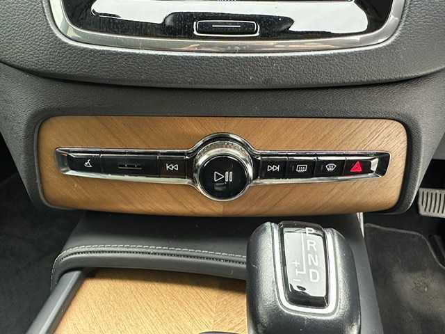 ボルボ ＸＣ９０ T6 AWD インスクリプション 兵庫県 2019(令1)年 8.5万km オニキスブラックP 純正HDDナビ/（CD、DVD、フルセグTV、BT）/Apple Car Play/Andoroid Auto/アラウンドビューモニター/バックカメラ/前方ドライブレコーダー/パワーバックドア/前後コーナーセンサー/オートハイビーム/純正フロアマット/ETC/レザーシート/パワーシート/シートヒーター/シートベンチレーション/ステアリングヒーター/スマートキー×2本/アイドリングストップ/4WD/自動駐車/コーナリングライト/ブラインドスポットモニター/LKA/CTA/PCS/harman/kardon/追従式クルーズコントロール/ルーフレール/純正20インチアルミホイール