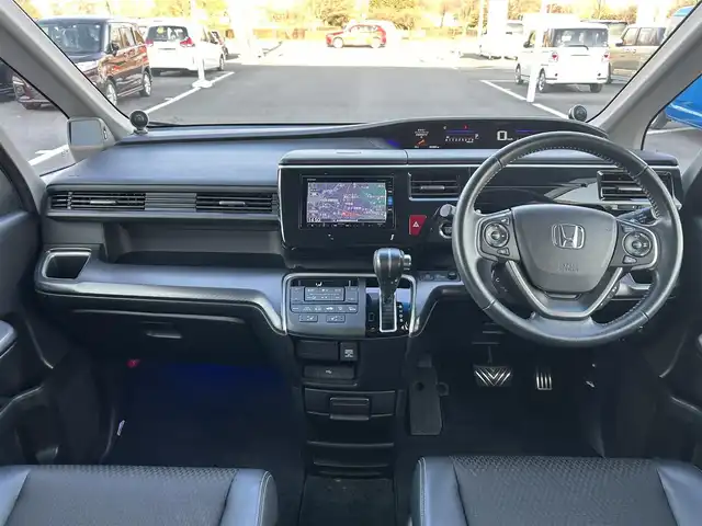 ホンダ ステップワゴン スパーダ ホンダセンシング 栃木県 2018(平30)年 5.5万km プレミアムスパークルブラックパール ホンダセンシング/・衝突軽減ブレーキ（CMBS）/・誤発進抑制機能/・先行車発進お知らせ機能/・路外逸脱抑制機能（RDMS）/・標識認識機能/・VSA（車両挙動安定化制御システム）/純正フリップダウンモニター/純正9インチナビ/フルセグTV/DVD/Bluetooth/USB/TVキャンセラー/バックカメラ/ビルトインETC/前席シートヒーター/両側パワースライドドア/アダプティブクルーズコントロール/スマートキー×2/プッシュEgスタート/ステアリングリモコン/LEDオートライト/LEDフォグランプ/純正17インチAW/アイドリングストップ/横滑り防止装置/パドルシフト/無限フロアマット