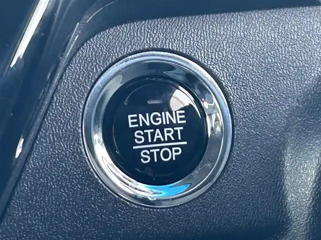 ホンダ ステップワゴン スパーダ ホンダセンシング 栃木県 2018(平30)年 5.5万km プレミアムスパークルブラックパール ホンダセンシング/・衝突軽減ブレーキ（CMBS）/・誤発進抑制機能/・先行車発進お知らせ機能/・路外逸脱抑制機能（RDMS）/・標識認識機能/・VSA（車両挙動安定化制御システム）/純正フリップダウンモニター/純正9インチナビ/フルセグTV/DVD/Bluetooth/USB/TVキャンセラー/バックカメラ/ビルトインETC/前席シートヒーター/両側パワースライドドア/アダプティブクルーズコントロール/スマートキー×2/プッシュEgスタート/ステアリングリモコン/LEDオートライト/LEDフォグランプ/純正17インチAW/アイドリングストップ/横滑り防止装置/パドルシフト/無限フロアマット