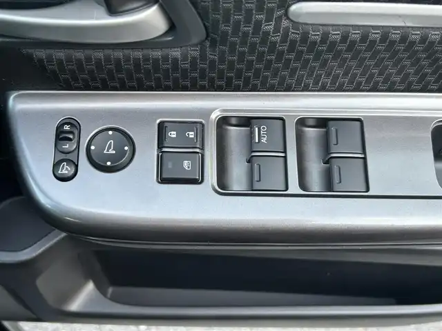 ホンダ ステップワゴン スパーダ ホンダセンシング 栃木県 2018(平30)年 5.5万km プレミアムスパークルブラックパール ホンダセンシング/・衝突軽減ブレーキ（CMBS）/・誤発進抑制機能/・先行車発進お知らせ機能/・路外逸脱抑制機能（RDMS）/・標識認識機能/・VSA（車両挙動安定化制御システム）/純正フリップダウンモニター/純正9インチナビ/フルセグTV/DVD/Bluetooth/USB/TVキャンセラー/バックカメラ/ビルトインETC/前席シートヒーター/両側パワースライドドア/アダプティブクルーズコントロール/スマートキー×2/プッシュEgスタート/ステアリングリモコン/LEDオートライト/LEDフォグランプ/純正17インチAW/アイドリングストップ/横滑り防止装置/パドルシフト/無限フロアマット