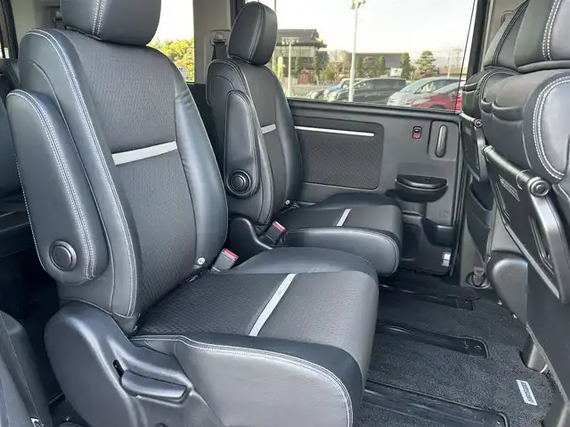 ホンダ ステップワゴン スパーダ ホンダセンシング 栃木県 2018(平30)年 5.5万km プレミアムスパークルブラックパール ホンダセンシング/・衝突軽減ブレーキ（CMBS）/・誤発進抑制機能/・先行車発進お知らせ機能/・路外逸脱抑制機能（RDMS）/・標識認識機能/・VSA（車両挙動安定化制御システム）/純正フリップダウンモニター/純正9インチナビ/フルセグTV/DVD/Bluetooth/USB/TVキャンセラー/バックカメラ/ビルトインETC/前席シートヒーター/両側パワースライドドア/アダプティブクルーズコントロール/スマートキー×2/プッシュEgスタート/ステアリングリモコン/LEDオートライト/LEDフォグランプ/純正17インチAW/アイドリングストップ/横滑り防止装置/パドルシフト/無限フロアマット