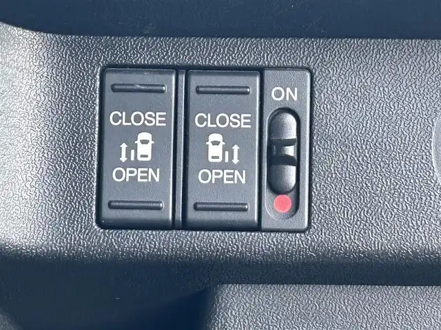 ホンダ ステップワゴン スパーダ ホンダセンシング 栃木県 2018(平30)年 5.5万km プレミアムスパークルブラックパール ホンダセンシング/・衝突軽減ブレーキ（CMBS）/・誤発進抑制機能/・先行車発進お知らせ機能/・路外逸脱抑制機能（RDMS）/・標識認識機能/・VSA（車両挙動安定化制御システム）/純正フリップダウンモニター/純正9インチナビ/フルセグTV/DVD/Bluetooth/USB/TVキャンセラー/バックカメラ/ビルトインETC/前席シートヒーター/両側パワースライドドア/アダプティブクルーズコントロール/スマートキー×2/プッシュEgスタート/ステアリングリモコン/LEDオートライト/LEDフォグランプ/純正17インチAW/アイドリングストップ/横滑り防止装置/パドルシフト/無限フロアマット