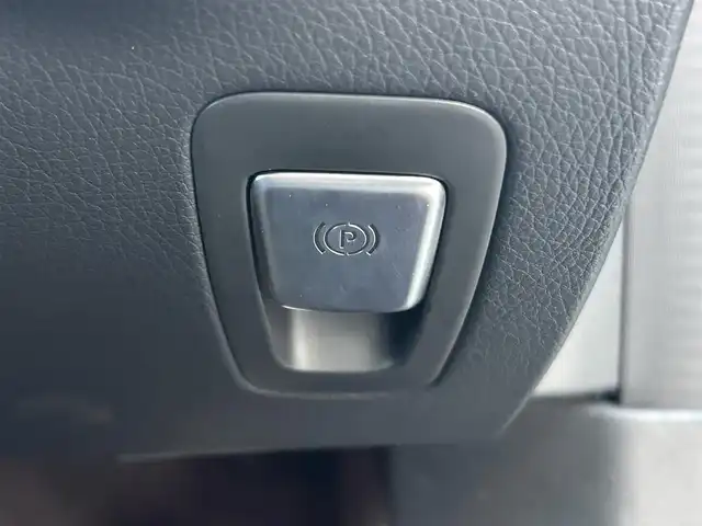 メルセデス・ベンツ Ｃ２００ アバンギャルド AMGライン 奈良県 2019(平31)年 2.6万km イリジウムシルバー /純正ナビ/BT/USB/フルセグTV//衝突軽減システム//レーダークルーズコントロール/レーンキープアシスト//エアサス/クリアランスソナー/アクティブパーキングアシスト///BSM/アイドリングストップ//前席シートヒーター//前席パワーシート・メモリシート//パドルシフト//バックカメラ//ステアリングスイッチ//革巻きステアリング//黒本革シート//スペアキーｘ１//オートリトラドアミラー//プッシュスタート//フォグ//LEDオートライト//前後ドライブレコーダー//ETC//18インチAW//保証書・取扱説明書