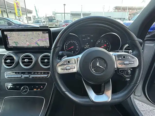 メルセデス・ベンツ Ｃ２００ アバンギャルド AMGライン 奈良県 2019(平31)年 2.6万km イリジウムシルバー /純正ナビ/BT/USB/フルセグTV//衝突軽減システム//レーダークルーズコントロール/レーンキープアシスト//エアサス/クリアランスソナー/アクティブパーキングアシスト///BSM/アイドリングストップ//前席シートヒーター//前席パワーシート・メモリシート//パドルシフト//バックカメラ//ステアリングスイッチ//革巻きステアリング//黒本革シート//スペアキーｘ１//オートリトラドアミラー//プッシュスタート//フォグ//LEDオートライト//前後ドライブレコーダー//ETC//18インチAW//保証書・取扱説明書