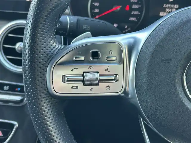 メルセデス・ベンツ Ｃ２００ アバンギャルド AMGライン 奈良県 2019(平31)年 2.6万km イリジウムシルバー /純正ナビ/BT/USB/フルセグTV//衝突軽減システム//レーダークルーズコントロール/レーンキープアシスト//エアサス/クリアランスソナー/アクティブパーキングアシスト///BSM/アイドリングストップ//前席シートヒーター//前席パワーシート・メモリシート//パドルシフト//バックカメラ//ステアリングスイッチ//革巻きステアリング//黒本革シート//スペアキーｘ１//オートリトラドアミラー//プッシュスタート//フォグ//LEDオートライト//前後ドライブレコーダー//ETC//18インチAW//保証書・取扱説明書