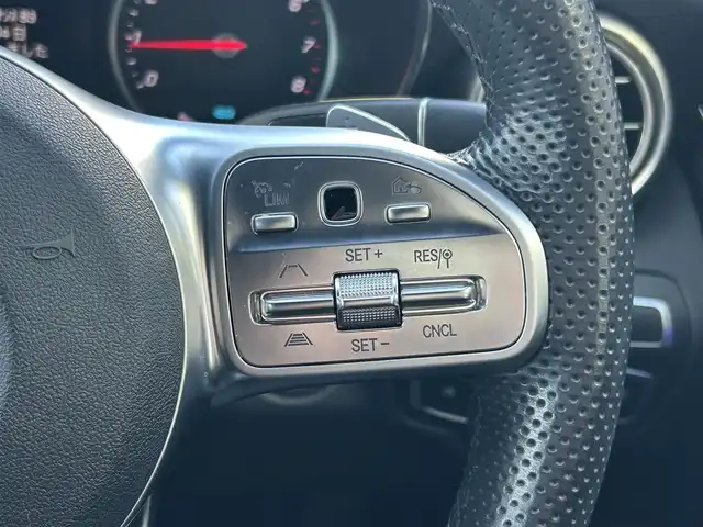 メルセデス・ベンツ Ｃ２００ アバンギャルド AMGライン 奈良県 2019(平31)年 2.6万km イリジウムシルバー /純正ナビ/BT/USB/フルセグTV//衝突軽減システム//レーダークルーズコントロール/レーンキープアシスト//エアサス/クリアランスソナー/アクティブパーキングアシスト///BSM/アイドリングストップ//前席シートヒーター//前席パワーシート・メモリシート//パドルシフト//バックカメラ//ステアリングスイッチ//革巻きステアリング//黒本革シート//スペアキーｘ１//オートリトラドアミラー//プッシュスタート//フォグ//LEDオートライト//前後ドライブレコーダー//ETC//18インチAW//保証書・取扱説明書