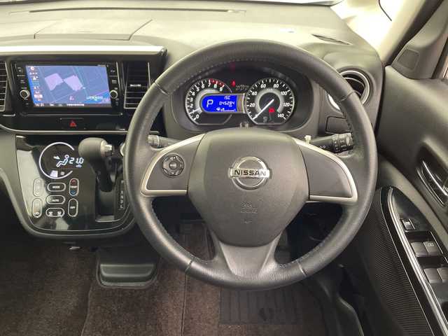 日産 デイズ ルークス ハイウェイスターX Gパッケージ 千葉県 2018(平30)年 4.6万km プレミアムパープルP 純正ナビ（Bluetooth/CD/DVD/SD/フルセグ/AUX）/純正フロアマット/両側パワースライドドア/前方ドライブレコーダー/純正アルミホイール/プッシュスタート/スマートキー/ウィンカーミラー/ステアリングスイッチ/衝突軽減ブレーキ/オートライト/アイドリングストップ/ドアバイザー/サーキュレーター/フォグランプ