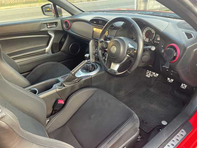 トヨタ ８６ GT 山口県 2018(平30)年 5.9万km 赤 TRDエアロ/TRDフェンダーガーニッシュ/柿本改4本だしマフラー/BLITZ車高調/BLITZ18インチアルミホイール/7インチSDナビ　AVN-P10W/（AM/FM/CD/DVD/フルセグTV/Bluetooth）/バックカメラ/純正フロアマット/クルーズコントロール/スマートキー/ETC/LEDヘッドライト/オートライト/保証書