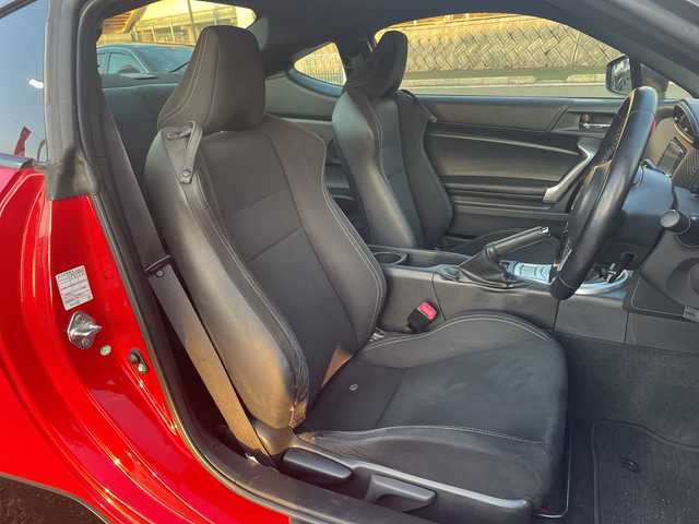 トヨタ ８６ GT 山口県 2018(平30)年 5.9万km 赤 TRDエアロ/TRDフェンダーガーニッシュ/柿本改4本だしマフラー/BLITZ車高調/BLITZ18インチアルミホイール/7インチSDナビ　AVN-P10W/（AM/FM/CD/DVD/フルセグTV/Bluetooth）/バックカメラ/純正フロアマット/クルーズコントロール/スマートキー/ETC/LEDヘッドライト/オートライト/保証書