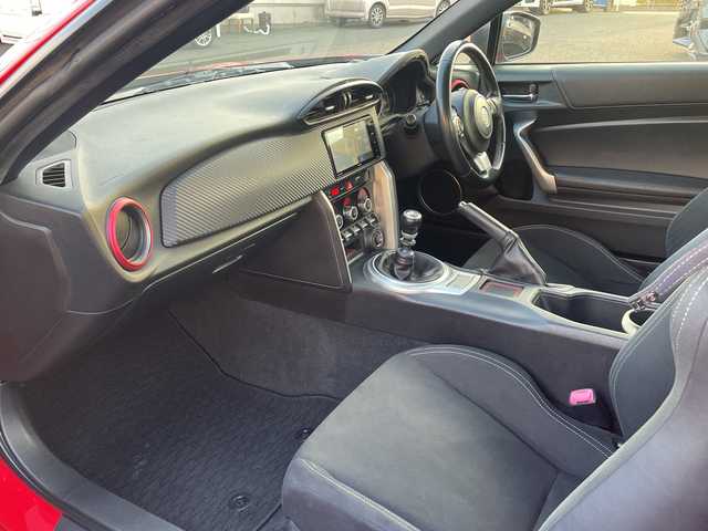 トヨタ ８６ GT 山口県 2018(平30)年 5.9万km 赤 TRDエアロ/TRDフェンダーガーニッシュ/柿本改4本だしマフラー/BLITZ車高調/BLITZ18インチアルミホイール/7インチSDナビ　AVN-P10W/（AM/FM/CD/DVD/フルセグTV/Bluetooth）/バックカメラ/純正フロアマット/クルーズコントロール/スマートキー/ETC/LEDヘッドライト/オートライト/保証書