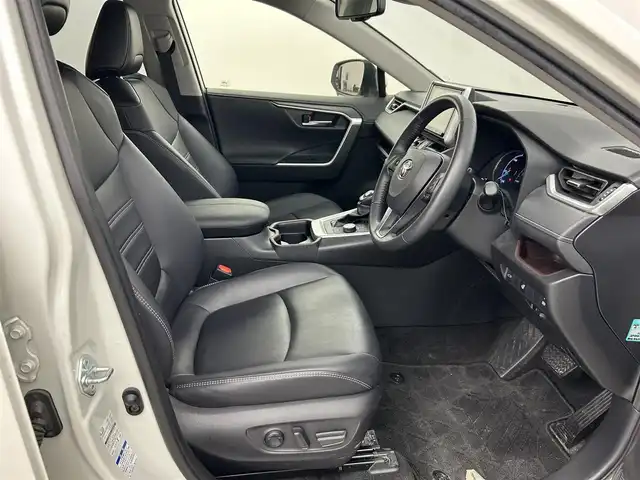 トヨタ ＲＡＶ４ ハイブリッドG 福岡県 2020(令2)年 3万km ホワイトパールクリスタルシャイン 純正９型ナビ　/バックカメラ　/ＥＴＣ　/前後ドラレコ　/ＡＣＣ　/コーナーセンサー　/衝突軽減ブレーキ　/レーンキープ　/ＢＳＭ　/ＰＫＳＢ　/ＭＴモード付　/本革　/パワーシート　/シートヒーター　/パワーリアゲート　/ＬＥＤ