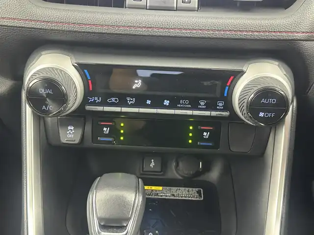 トヨタ ＲＡＶ４ ＰＨＶ ブラックトーン 愛知県 2021(令3)年 6.2万km 赤／黒 9インチディスプレイオーディオ　/（Bluetooth）/レーダークルーズコントロール　/パノラミックビューモニター　/衝突軽減システム　/コーナーセンサー/レーンキープアシスト/ブラインドスポットモニター　/電動リアゲート　/ヘッドアップディスプレイ　/運転席パワーシート　/運転席メモリーシート　/前席シートヒーター/前席エアーシート/ステアリングヒーター/置くだけ充電/デジタルインナーミラー/ETC2.0/ドライブレコーダー/純正AW