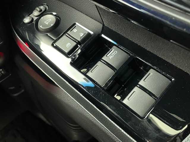 ホンダ Ｎ ＢＯＸ カスタム L 千葉県 2021(令3)年 3.9万km シャイニンググレーM ホンダセンシング/・シティマルチブレーキシステム/・アダプティブクルーズコントロール/・先行車発進お知らせ/・レーンキープアシスト/・標識認識機能/・コーナーセンサー/純正7インチSDナビ/CD DVD BT AM FM/バックカメラ/両側パワースライドドア/LEDオートライト/前席シートヒーター/純正14インチアルミホイール/USBポート/ステアリングスイッチ/ヘッドライトレベライザー/スマートキー×2/プッシュスタート/ETC
