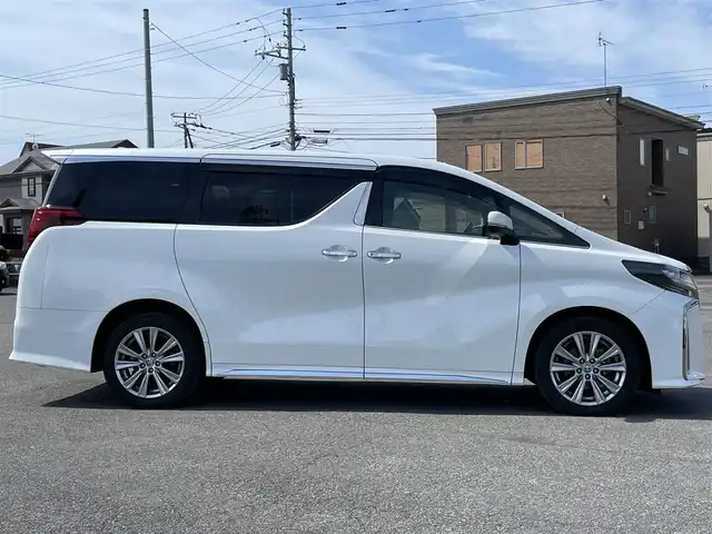 トヨタ アルファード S タイプゴールド 道央・札幌 2020(令2)年 8.3万km ホワイトパールクリスタルシャイン ４WD/純正ディーラーOPナビ/CD/DVD/BT/フルセグ/純正フリップダウンモニター/トヨタセーフティセンス/プリクラッシュセーフティ/横滑り防止装置/レーダークルーズコントロール/レーンキープアシスト/クリアランスソナー/パーキングサポートブレーキ/ロードサインアシスト/バックカメラ/ビルトインETC2.0/ドライブレコーダー/アイドリングストップ/ECOMODE/両側パワースライドドア/パワーバックドア/2列目オットマン/ハーフレザーシート/革巻きウッドコンビステアリング/ステアリングリモコン/AC100V/電動パーキング/ブレーキホールド/MTモード付AT/レーダー探知機/プッシュスタート/スマートキー/LEDヘッドライト/オートライト/オートハイビーム/フォグランプ/電動格納ミラー/ウィンカーミラー/純正フロアマット/ドアバイザー/スペアキー