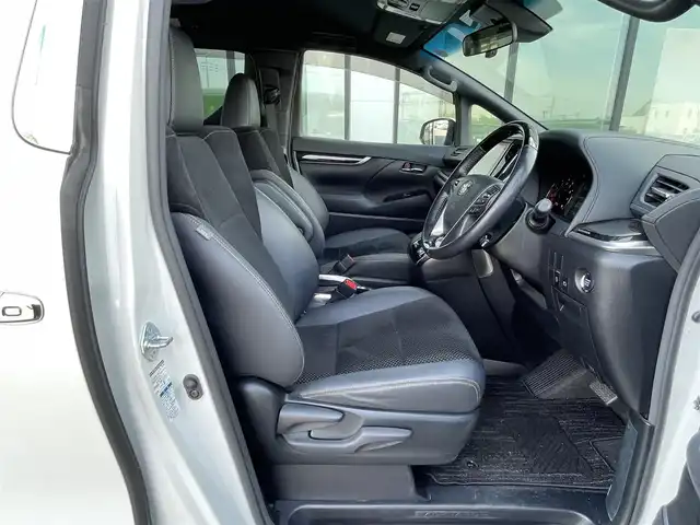 トヨタ アルファード S タイプゴールド 道央・札幌 2020(令2)年 8.3万km ホワイトパールクリスタルシャイン ４WD/純正ディーラーOPナビ/CD/DVD/BT/フルセグ/純正フリップダウンモニター/トヨタセーフティセンス/プリクラッシュセーフティ/横滑り防止装置/レーダークルーズコントロール/レーンキープアシスト/クリアランスソナー/パーキングサポートブレーキ/ロードサインアシスト/バックカメラ/ビルトインETC2.0/ドライブレコーダー/アイドリングストップ/ECOMODE/両側パワースライドドア/パワーバックドア/2列目オットマン/ハーフレザーシート/革巻きウッドコンビステアリング/ステアリングリモコン/AC100V/電動パーキング/ブレーキホールド/MTモード付AT/レーダー探知機/プッシュスタート/スマートキー/LEDヘッドライト/オートライト/オートハイビーム/フォグランプ/電動格納ミラー/ウィンカーミラー/純正フロアマット/ドアバイザー/スペアキー