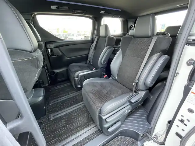 トヨタ アルファード S タイプゴールド 道央・札幌 2020(令2)年 8.3万km ホワイトパールクリスタルシャイン ４WD/純正ディーラーOPナビ/CD/DVD/BT/フルセグ/純正フリップダウンモニター/トヨタセーフティセンス/プリクラッシュセーフティ/横滑り防止装置/レーダークルーズコントロール/レーンキープアシスト/クリアランスソナー/パーキングサポートブレーキ/ロードサインアシスト/バックカメラ/ビルトインETC2.0/ドライブレコーダー/アイドリングストップ/ECOMODE/両側パワースライドドア/パワーバックドア/2列目オットマン/ハーフレザーシート/革巻きウッドコンビステアリング/ステアリングリモコン/AC100V/電動パーキング/ブレーキホールド/MTモード付AT/レーダー探知機/プッシュスタート/スマートキー/LEDヘッドライト/オートライト/オートハイビーム/フォグランプ/電動格納ミラー/ウィンカーミラー/純正フロアマット/ドアバイザー/スペアキー