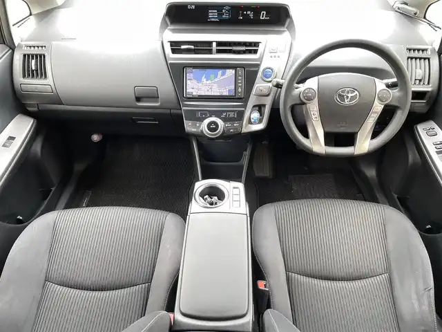 トヨタ プリウス α S 福島県 2015(平27)年 10.6万km アティチュードブラックマイカ (株)IDOMが運営する【じしゃロンいわき店】の自社ローン専用車両になります。こちらは現金またはオートローンご利用時の価格です。自社ローンご希望の方は別途その旨お申付け下さい/登録時走行距離106024km/社外ナビゲーション/型番：CN-R330WD/【AM/FM/CD/USB/SD/iPod】/プッシュスタート/スマートキー/スペアキーX1/エンジンスターター/ドライブレコーダー/バックカメラ/サマータイヤ積み込み