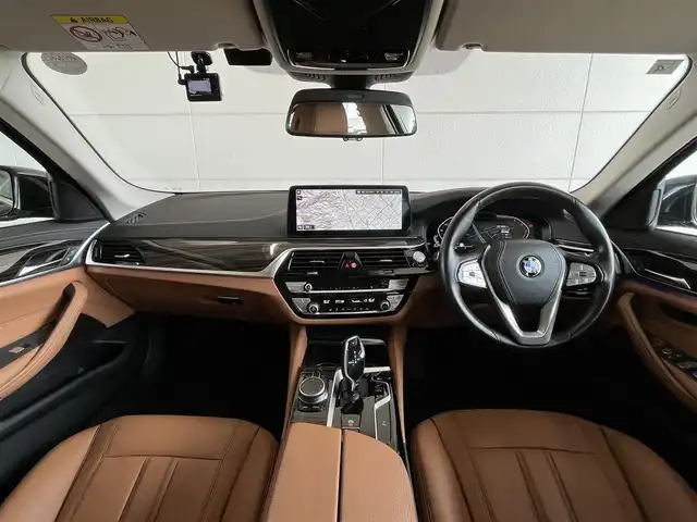 ＢＭＷ ５２３ｄ xDrive ラグジュアリー 山形県 2022(令4)年 2.9万km 黒 ・純正ナビ/・バックカメラ/・Bluetooth/USB/フルセグ/・アンビエントライト/・アダプティブクルーズコントロール/・衝突回避アシスト/・パーキングアシスト/・レーンチェンジアシスト/・ステアリングレーンアシスト/・防眩ハイビームアシスト/・前後社外ドラレコ/・アクティブプロテクション/・インテリジェントパーソナルアシスト/・制限速度情報