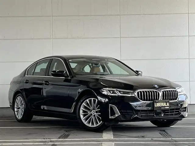 ＢＭＷ ５２３ｄ xDrive ラグジュアリー 山形県 2022(令4)年 2.9万km 黒 ・純正ナビ/・バックカメラ/・Bluetooth/USB/フルセグ/・アンビエントライト/・アダプティブクルーズコントロール/・衝突回避アシスト/・パーキングアシスト/・レーンチェンジアシスト/・ステアリングレーンアシスト/・防眩ハイビームアシスト/・前後社外ドラレコ/・アクティブプロテクション/・インテリジェントパーソナルアシスト/・制限速度情報