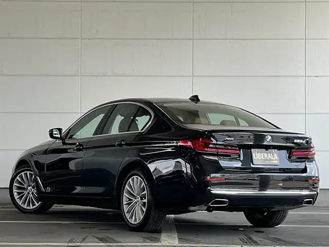 ＢＭＷ ５２３ｄ xDrive ラグジュアリー 山形県 2022(令4)年 2.9万km 黒 ・純正ナビ/・バックカメラ/・Bluetooth/USB/フルセグ/・アンビエントライト/・アダプティブクルーズコントロール/・衝突回避アシスト/・パーキングアシスト/・レーンチェンジアシスト/・ステアリングレーンアシスト/・防眩ハイビームアシスト/・前後社外ドラレコ/・アクティブプロテクション/・インテリジェントパーソナルアシスト/・制限速度情報