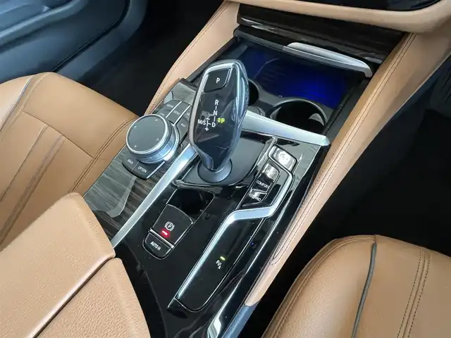 ＢＭＷ ５２３ｄ xDrive ラグジュアリー 山形県 2022(令4)年 2.9万km 黒 ・純正ナビ/・バックカメラ/・Bluetooth/USB/フルセグ/・アンビエントライト/・アダプティブクルーズコントロール/・衝突回避アシスト/・パーキングアシスト/・レーンチェンジアシスト/・ステアリングレーンアシスト/・防眩ハイビームアシスト/・前後社外ドラレコ/・アクティブプロテクション/・インテリジェントパーソナルアシスト/・制限速度情報