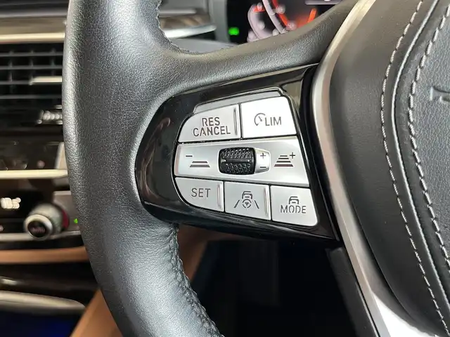 ＢＭＷ ５２３ｄ xDrive ラグジュアリー 山形県 2022(令4)年 2.9万km 黒 ・純正ナビ/・バックカメラ/・Bluetooth/USB/フルセグ/・アンビエントライト/・アダプティブクルーズコントロール/・衝突回避アシスト/・パーキングアシスト/・レーンチェンジアシスト/・ステアリングレーンアシスト/・防眩ハイビームアシスト/・前後社外ドラレコ/・アクティブプロテクション/・インテリジェントパーソナルアシスト/・制限速度情報