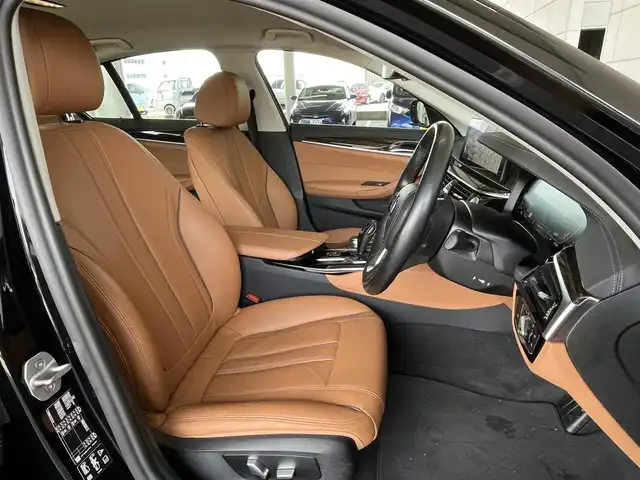 ＢＭＷ ５２３ｄ xDrive ラグジュアリー 山形県 2022(令4)年 2.9万km 黒 ・純正ナビ/・バックカメラ/・Bluetooth/USB/フルセグ/・アンビエントライト/・アダプティブクルーズコントロール/・衝突回避アシスト/・パーキングアシスト/・レーンチェンジアシスト/・ステアリングレーンアシスト/・防眩ハイビームアシスト/・前後社外ドラレコ/・アクティブプロテクション/・インテリジェントパーソナルアシスト/・制限速度情報