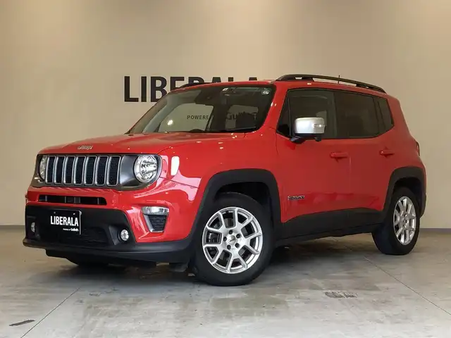 クライスラー・ジープ ジープ レネゲード リミテッド 熊本県 2022(令4)年 1.9万km 赤 ・スマートキー/・プッシュスタート/・自動緊急ブレーキ/・レーンセンス/・パークセンス/・ブラインドスポットモニター/・アクディブヘッドライト/・オートディムハイビーム/・クルーズコントロール(追従式)/・黒革シート/・前席パワーシート/・前席シートヒーター /・ハンドルヒーター /・純正メモリナビ/　【Bluetooth・USB・AUX・AppleCarPlay】/・フルセグTV/・バックカメラ/・ETC2.0/・ドライブレコーダー(前後録画)/・フォグランプ/・純正マット/・保証書/取説