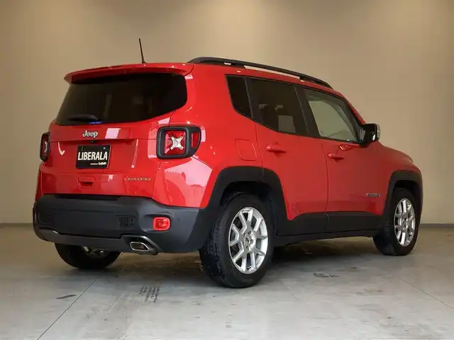 クライスラー・ジープ ジープ レネゲード リミテッド 熊本県 2022(令4)年 1.9万km 赤 ・スマートキー/・プッシュスタート/・自動緊急ブレーキ/・レーンセンス/・パークセンス/・ブラインドスポットモニター/・アクディブヘッドライト/・オートディムハイビーム/・クルーズコントロール(追従式)/・黒革シート/・前席パワーシート/・前席シートヒーター /・ハンドルヒーター /・純正メモリナビ/　【Bluetooth・USB・AUX・AppleCarPlay】/・フルセグTV/・バックカメラ/・ETC2.0/・ドライブレコーダー(前後録画)/・フォグランプ/・純正マット/・保証書/取説