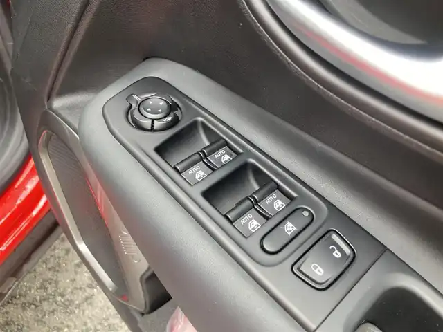 クライスラー・ジープ ジープ レネゲード リミテッド 熊本県 2022(令4)年 1.9万km 赤 ・スマートキー/・プッシュスタート/・自動緊急ブレーキ/・レーンセンス/・パークセンス/・ブラインドスポットモニター/・アクディブヘッドライト/・オートディムハイビーム/・クルーズコントロール(追従式)/・黒革シート/・前席パワーシート/・前席シートヒーター /・ハンドルヒーター /・純正メモリナビ/　【Bluetooth・USB・AUX・AppleCarPlay】/・フルセグTV/・バックカメラ/・ETC2.0/・ドライブレコーダー(前後録画)/・フォグランプ/・純正マット/・保証書/取説