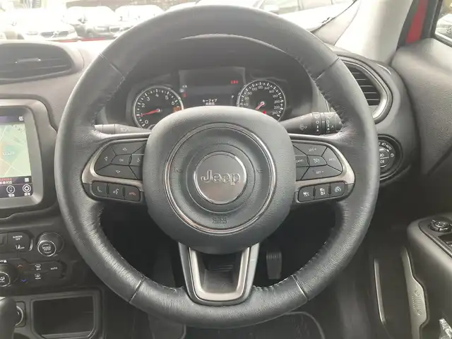 クライスラー・ジープ ジープ レネゲード リミテッド 熊本県 2022(令4)年 1.9万km 赤 ・スマートキー/・プッシュスタート/・自動緊急ブレーキ/・レーンセンス/・パークセンス/・ブラインドスポットモニター/・アクディブヘッドライト/・オートディムハイビーム/・クルーズコントロール(追従式)/・黒革シート/・前席パワーシート/・前席シートヒーター /・ハンドルヒーター /・純正メモリナビ/　【Bluetooth・USB・AUX・AppleCarPlay】/・フルセグTV/・バックカメラ/・ETC2.0/・ドライブレコーダー(前後録画)/・フォグランプ/・純正マット/・保証書/取説