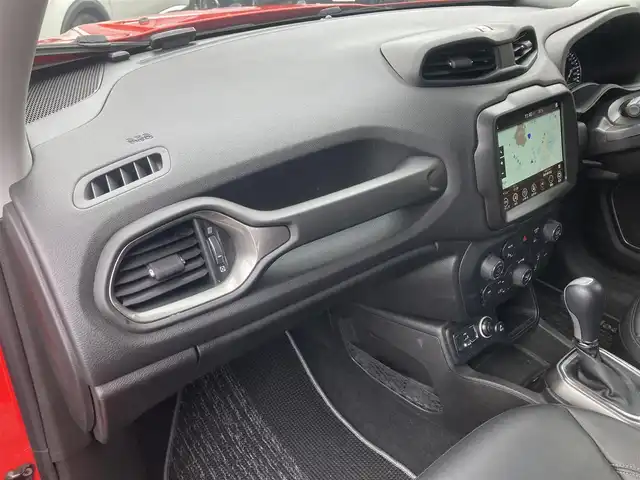 クライスラー・ジープ ジープ レネゲード リミテッド 熊本県 2022(令4)年 1.9万km 赤 ・スマートキー/・プッシュスタート/・自動緊急ブレーキ/・レーンセンス/・パークセンス/・ブラインドスポットモニター/・アクディブヘッドライト/・オートディムハイビーム/・クルーズコントロール(追従式)/・黒革シート/・前席パワーシート/・前席シートヒーター /・ハンドルヒーター /・純正メモリナビ/　【Bluetooth・USB・AUX・AppleCarPlay】/・フルセグTV/・バックカメラ/・ETC2.0/・ドライブレコーダー(前後録画)/・フォグランプ/・純正マット/・保証書/取説