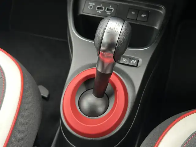 ルノー ルノー トゥインゴ インテンス 茨城県 2022(令4)年 2.9万km ルージュフラムM 後期型/ワンオーナー　/アクティブシティブレーキ　/クルコン　/ＬＫＡ　/純正オーディオディスプレイ　/ＣａｒＰｌａｙ　/ＢＴ　/ＵＳＢ　/バックカメラ　/ＥＴＣ　/ハーフレザーシート　/シートヒーター　/純正１６インチＡＷ　/パークセンサー/禁煙車