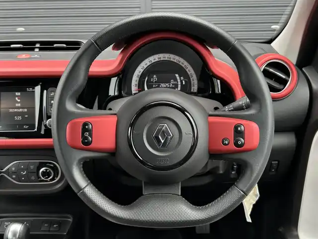 ルノー ルノー トゥインゴ インテンス 茨城県 2022(令4)年 2.9万km ルージュフラムM 後期型/ワンオーナー　/アクティブシティブレーキ　/クルコン　/ＬＫＡ　/純正オーディオディスプレイ　/ＣａｒＰｌａｙ　/ＢＴ　/ＵＳＢ　/バックカメラ　/ＥＴＣ　/ハーフレザーシート　/シートヒーター　/純正１６インチＡＷ　/パークセンサー/禁煙車