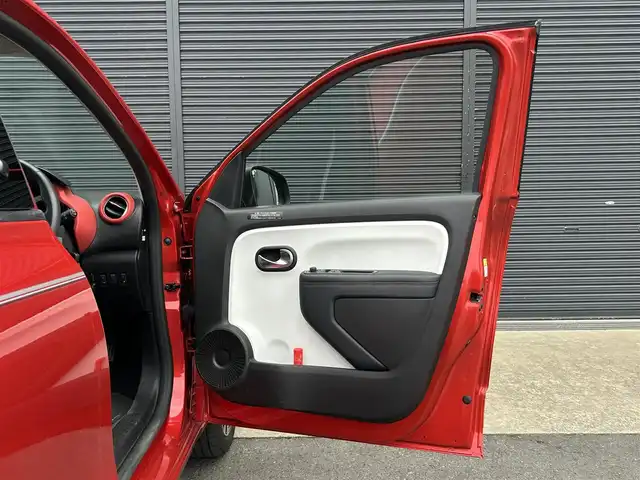 ルノー ルノー トゥインゴ インテンス 茨城県 2022(令4)年 2.9万km ルージュフラムM 後期型/ワンオーナー　/アクティブシティブレーキ　/クルコン　/ＬＫＡ　/純正オーディオディスプレイ　/ＣａｒＰｌａｙ　/ＢＴ　/ＵＳＢ　/バックカメラ　/ＥＴＣ　/ハーフレザーシート　/シートヒーター　/純正１６インチＡＷ　/パークセンサー/禁煙車