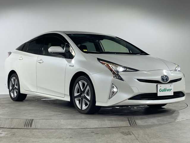 トヨタ プリウス S ツーリングセレクション 福岡県 2018(平30)年 5.3万km ホワイトパールクリスタルシャイン 社外ナビ/Bluetooth/フルセグTV/CD/DVD/レーダークルーズコントロール/レーンアシスト/衝突被害軽減ブレーキ/横滑り防止装置/レザーシート/シートヒーター/ビルトインETC/オートエアコン/純正フロアマット/純正17インチアルミホイール/電動格納ミラー/オートマチックハイビーム/LEDオートライト