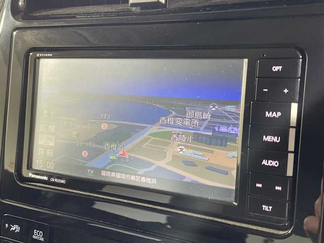 トヨタ プリウス S ツーリングセレクション 福岡県 2018(平30)年 5.3万km ホワイトパールクリスタルシャイン 社外ナビ/Bluetooth/フルセグTV/CD/DVD/レーダークルーズコントロール/レーンアシスト/衝突被害軽減ブレーキ/横滑り防止装置/レザーシート/シートヒーター/ビルトインETC/オートエアコン/純正フロアマット/純正17インチアルミホイール/電動格納ミラー/オートマチックハイビーム/LEDオートライト