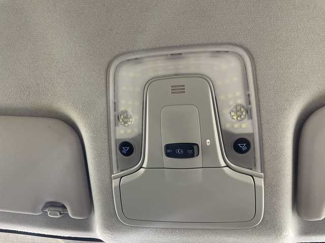 トヨタ プリウス S ツーリングセレクション 福岡県 2018(平30)年 5.3万km ホワイトパールクリスタルシャイン 社外ナビ/Bluetooth/フルセグTV/CD/DVD/レーダークルーズコントロール/レーンアシスト/衝突被害軽減ブレーキ/横滑り防止装置/レザーシート/シートヒーター/ビルトインETC/オートエアコン/純正フロアマット/純正17インチアルミホイール/電動格納ミラー/オートマチックハイビーム/LEDオートライト