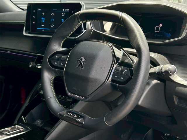 プジョー プジョー ２００８ GT ブルー HDi 茨城県 2023(令5)年 1.7万km 青 1オーナー/ パノラマSR /ACC /LKA /BSM /純正ナビ /360度カメラ /CarPlay/TV /BT /USB /半革シート /シートヒーター /LED /オートハイビーム /前後ドラレコ /純正17インチAW /ETC/禁煙車