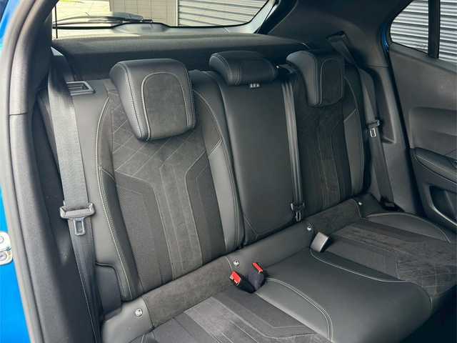 プジョー プジョー ２００８ GT ブルー HDi 茨城県 2023(令5)年 1.7万km 青 1オーナー/ パノラマSR /ACC /LKA /BSM /純正ナビ /360度カメラ /CarPlay/TV /BT /USB /半革シート /シートヒーター /LED /オートハイビーム /前後ドラレコ /純正17インチAW /ETC/禁煙車
