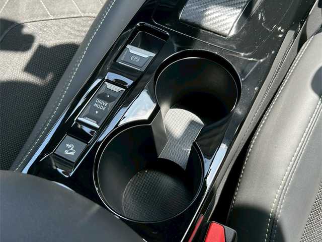 プジョー プジョー ２００８ GT ブルー HDi 茨城県 2023(令5)年 1.7万km 青 1オーナー/ パノラマSR /ACC /LKA /BSM /純正ナビ /360度カメラ /CarPlay/TV /BT /USB /半革シート /シートヒーター /LED /オートハイビーム /前後ドラレコ /純正17インチAW /ETC/禁煙車