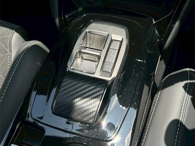 プジョー プジョー ２００８ GT ブルー HDi 茨城県 2023(令5)年 1.7万km 青 1オーナー/ パノラマSR /ACC /LKA /BSM /純正ナビ /360度カメラ /CarPlay/TV /BT /USB /半革シート /シートヒーター /LED /オートハイビーム /前後ドラレコ /純正17インチAW /ETC/禁煙車