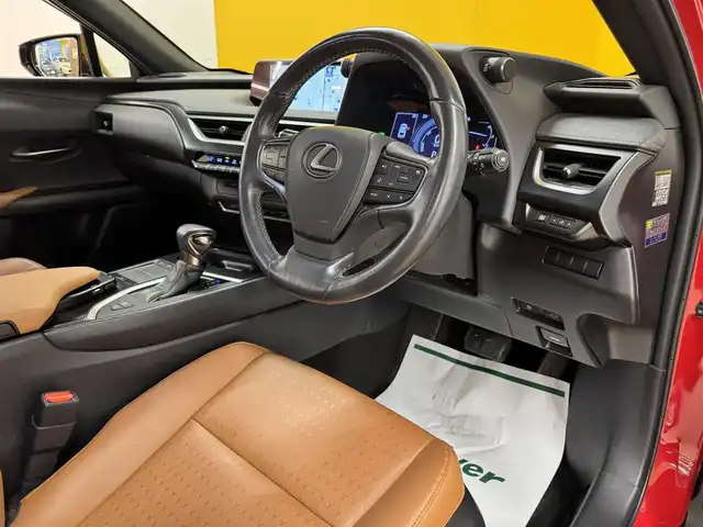 レクサス ＵＸ 250h バージョンC 群馬県 2019(令1)年 7.3万km マダーレッド Lexus Safety System ＋/純正メーカーナビ/　　CD/DVD/BT/フルセグ/MSV/USB/バックカメラ/パワーバックドア/レーダークルーズコントロール/LEDオートライト/オートハイビーム/合皮シート/前席シートヒーター/前席パワーシート（運転席メモリー機能付き）/純正17インチAW/コーナーセンサー/前後ドライブレコーダー/ブラインドスポットモニター/レーンアシスト/ステアリングヒーター/ステアリングスイッチ/オートリトラクタブルミラー/横滑り防止装置/サイド・カーテンエアバッグ/スマートキー/ビルトインETC2.0