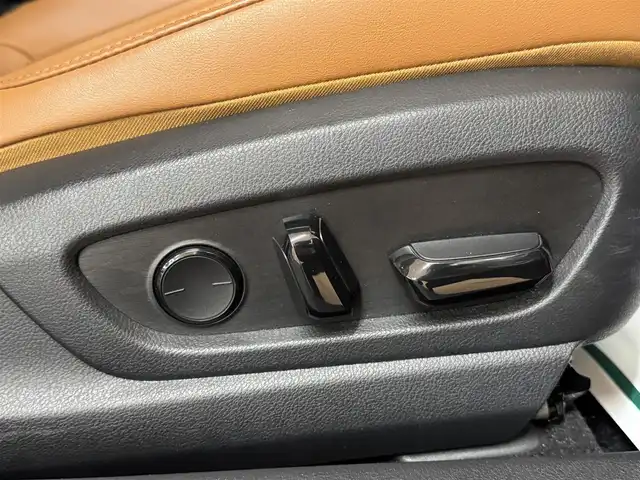 レクサス ＵＸ 250h バージョンC 群馬県 2019(令1)年 7.3万km マダーレッド Lexus Safety System ＋/純正メーカーナビ/　　CD/DVD/BT/フルセグ/MSV/USB/バックカメラ/パワーバックドア/レーダークルーズコントロール/LEDオートライト/オートハイビーム/合皮シート/前席シートヒーター/前席パワーシート（運転席メモリー機能付き）/純正17インチAW/コーナーセンサー/前後ドライブレコーダー/ブラインドスポットモニター/レーンアシスト/ステアリングヒーター/ステアリングスイッチ/オートリトラクタブルミラー/横滑り防止装置/サイド・カーテンエアバッグ/スマートキー/ビルトインETC2.0