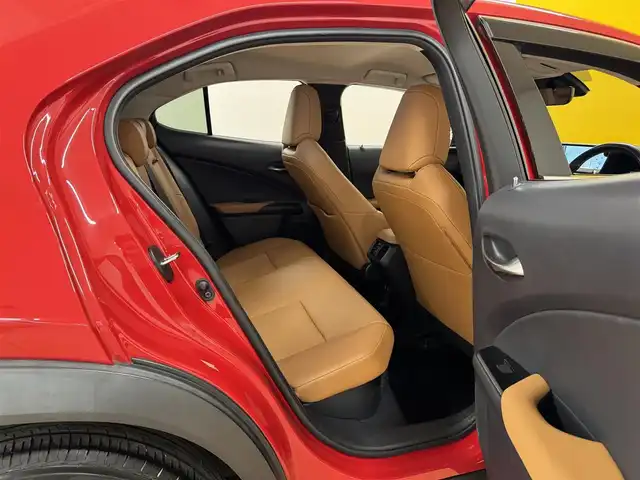 レクサス ＵＸ 250h バージョンC 群馬県 2019(令1)年 7.3万km マダーレッド Lexus Safety System ＋/純正メーカーナビ/　　CD/DVD/BT/フルセグ/MSV/USB/バックカメラ/パワーバックドア/レーダークルーズコントロール/LEDオートライト/オートハイビーム/合皮シート/前席シートヒーター/前席パワーシート（運転席メモリー機能付き）/純正17インチAW/コーナーセンサー/前後ドライブレコーダー/ブラインドスポットモニター/レーンアシスト/ステアリングヒーター/ステアリングスイッチ/オートリトラクタブルミラー/横滑り防止装置/サイド・カーテンエアバッグ/スマートキー/ビルトインETC2.0
